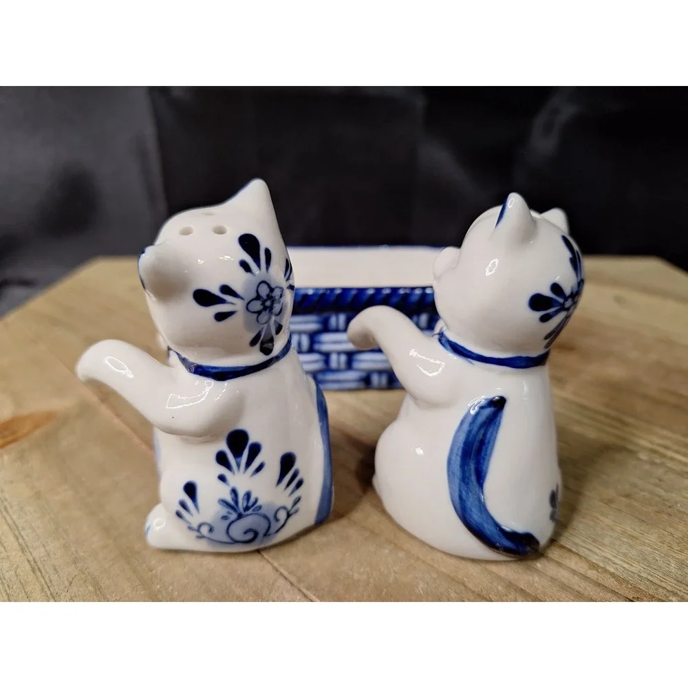 Delft Blue Handpainted Ceramic Cat Salt Pepper Shakers in Basket Alaska Souvenir